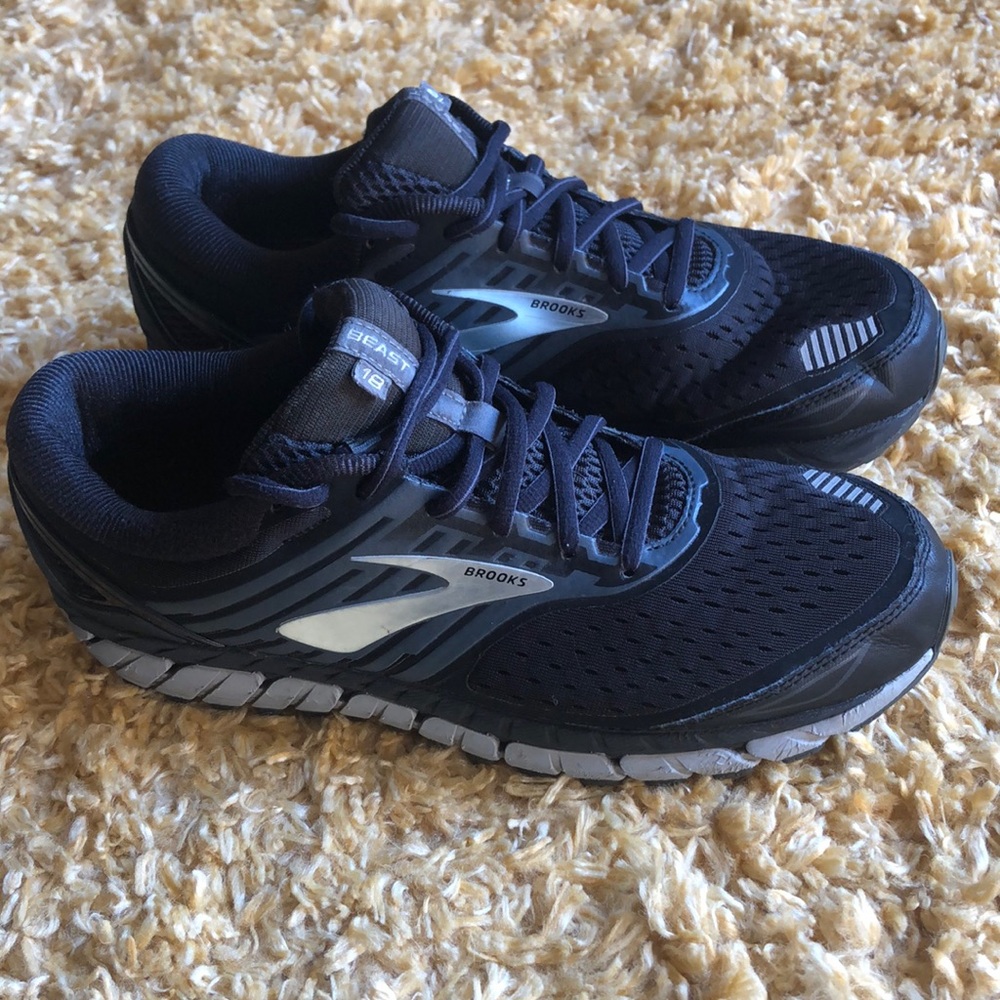Brooks Beast 18 Shoes Men size 11.5 Athletic Cushion Support Running trainers